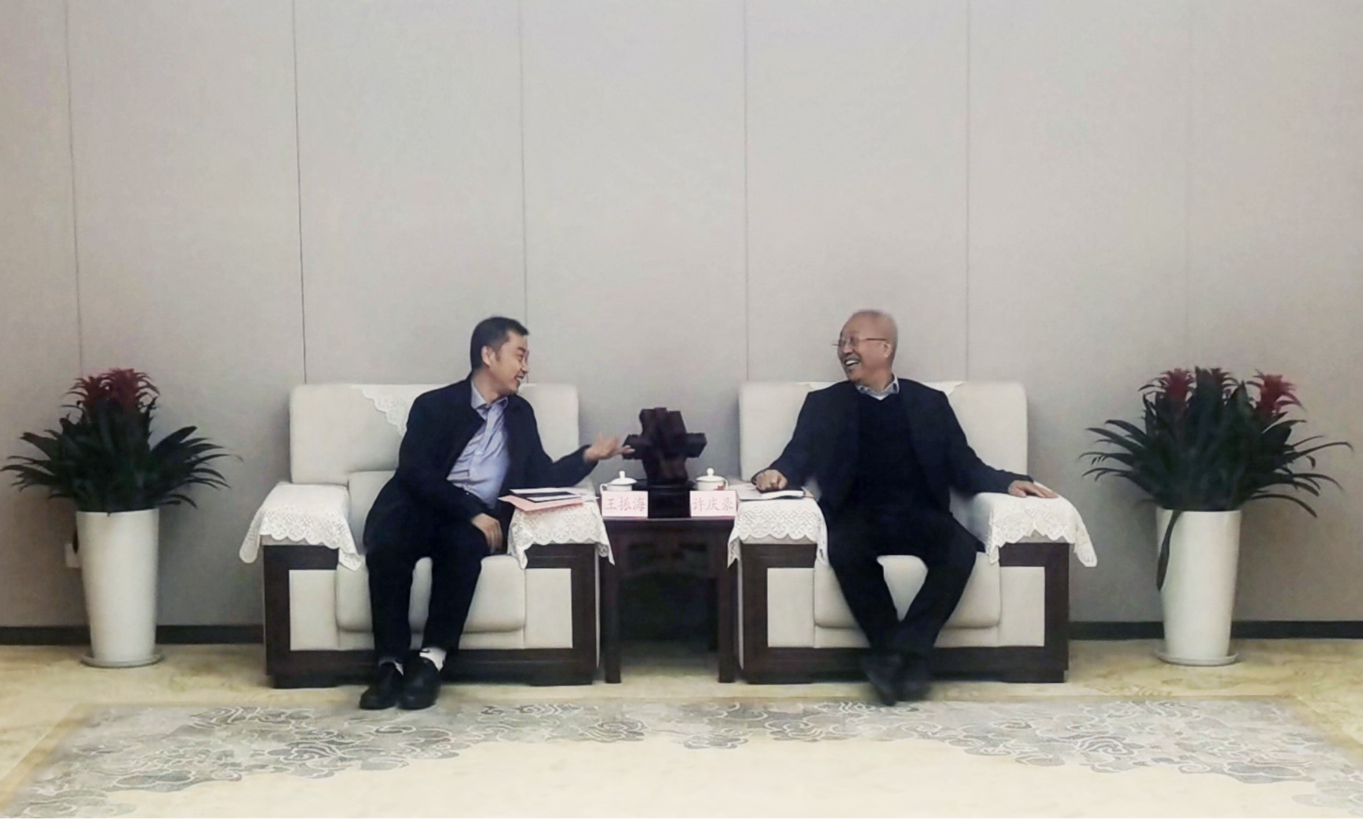 与省财欣公司交流座谈并旅行展厅-1